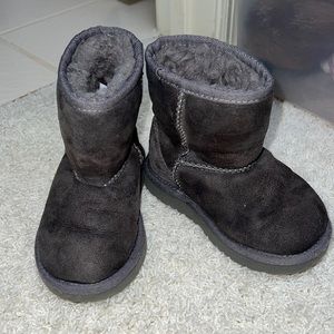 Ugg classic boots for kids. Size 8